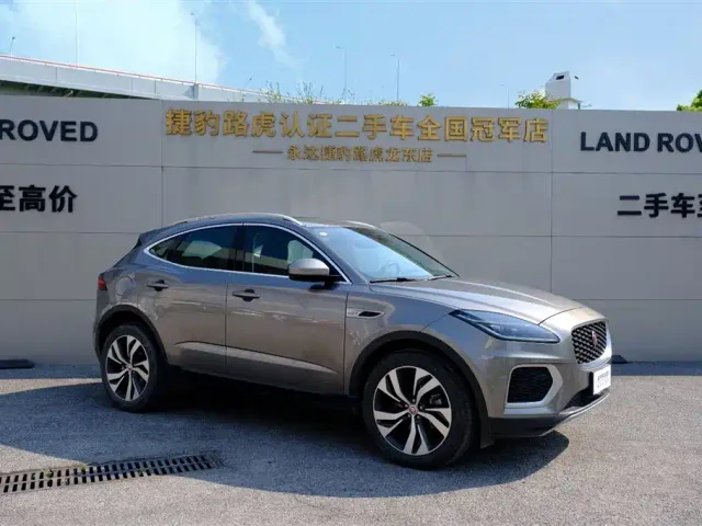 Jaguar E-PACE — Фото автомобиля 3