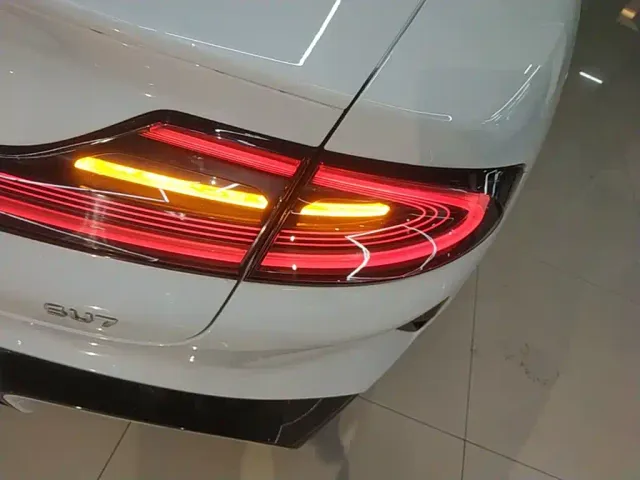 Xiaomi SU7 — Фото автомобиля 7