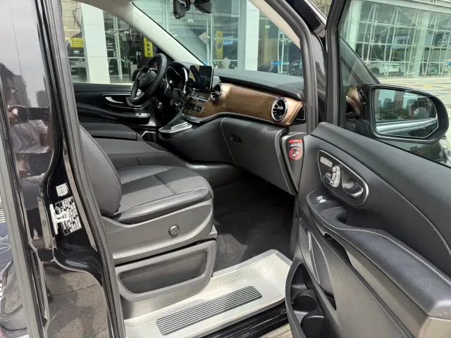 Mercedes-Benz V-Class — Фото автомобиля 16