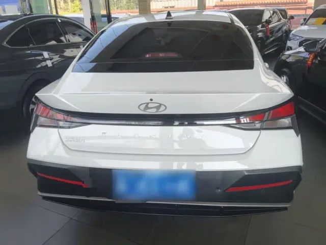 Hyundai Elantra — Фото автомобиля 5