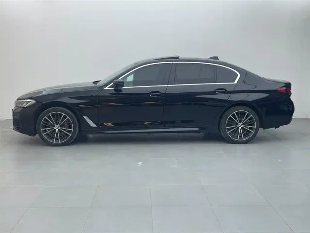 BMW 5 Series — Фото автомобиля 3