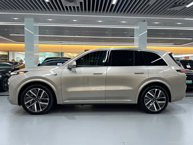 Li Auto L8 — Фото автомобиля 3
