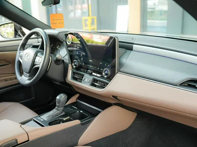 Lexus ES — Фото автомобиля 11