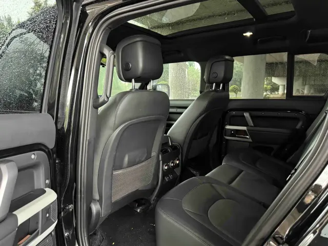 Land Rover Defender — Фото автомобиля 9