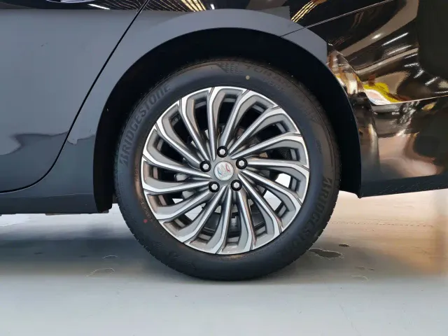 Buick LaCrosse — Фото автомобиля 15