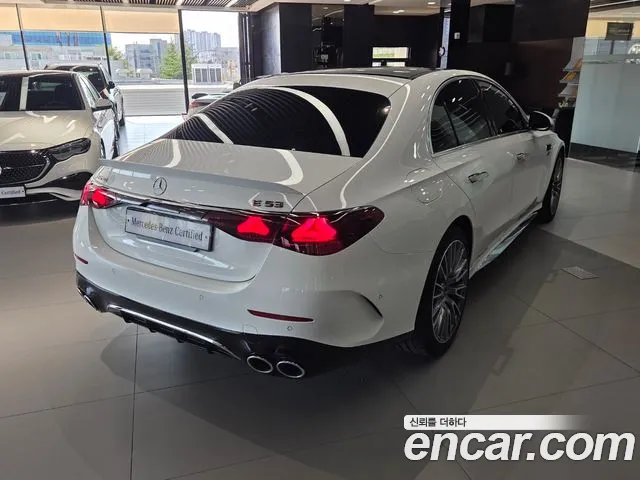 Mercedes-Benz E-Class — Фото автомобиля 19