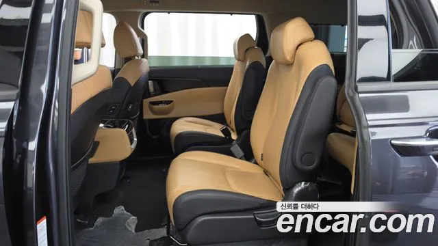 Kia Carnival Generation 4 — Фото автомобиля 16