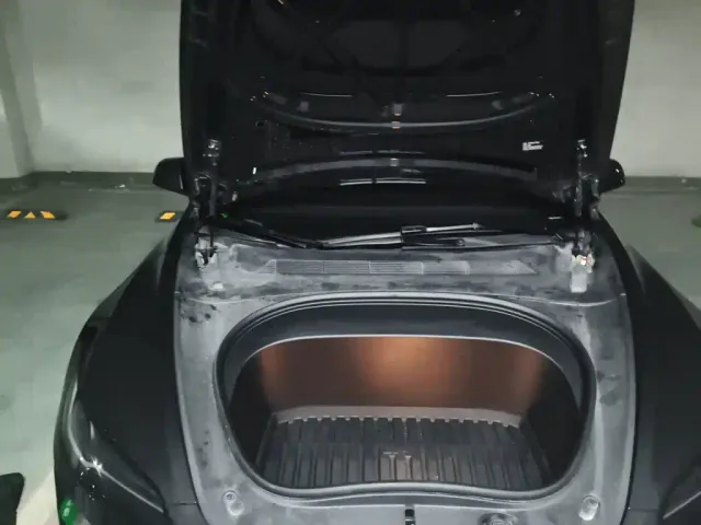 Tesla Model 3 — Фото автомобиля 20