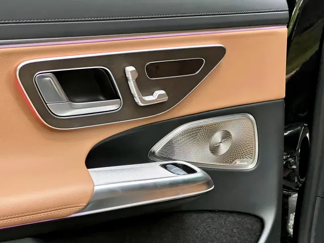 Mercedes-Benz E-Class — Фото автомобиля 24