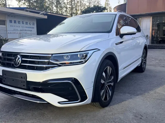 Фотография автомобиля — Volkswagen Tiguan L