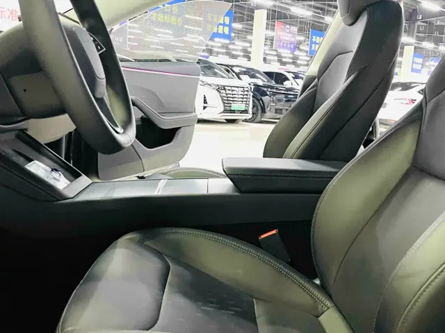 Tesla Model 3 — Фото автомобиля 7