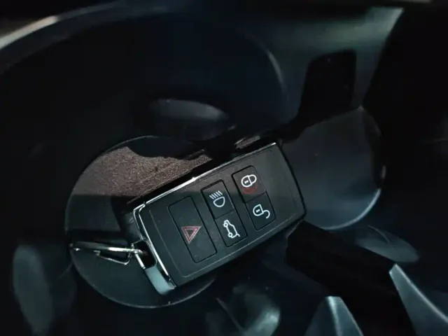 Land Rover Discovery Sport — Фото автомобиля 8