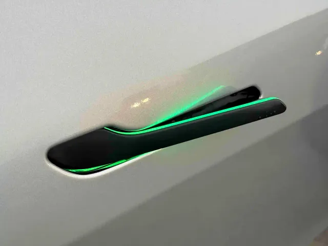 Tesla Model Y — Фото автомобиля 9