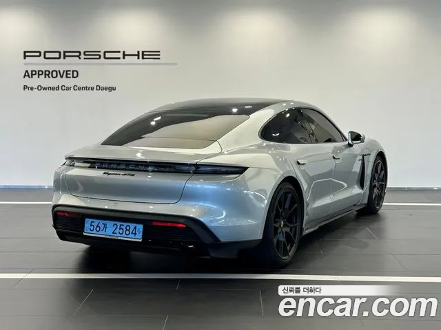 Porsche Taycan — Фото автомобиля 5