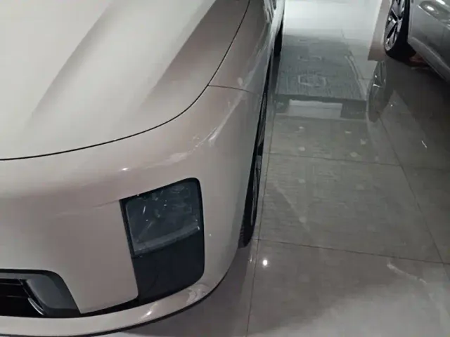 Li Auto i8 — Фото автомобиля 23