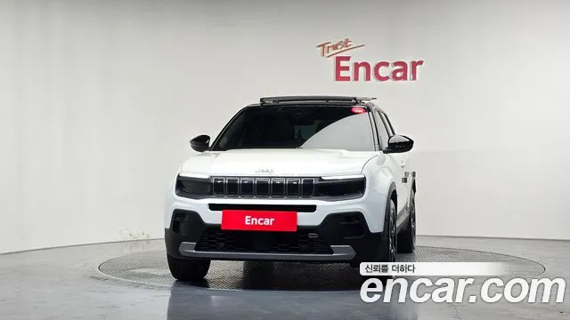 Jeep Avenger — Фото автомобиля 3