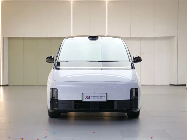 Li Auto MEGA — Фото автомобиля 2