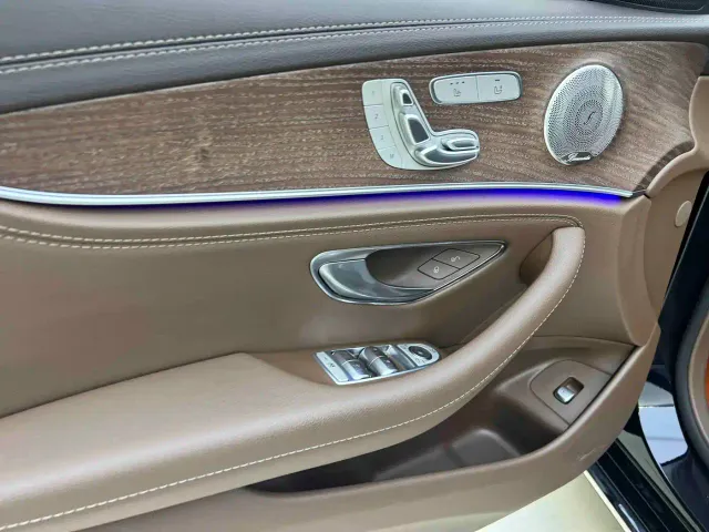 Mercedes-Benz E-Class — Фото автомобиля 4