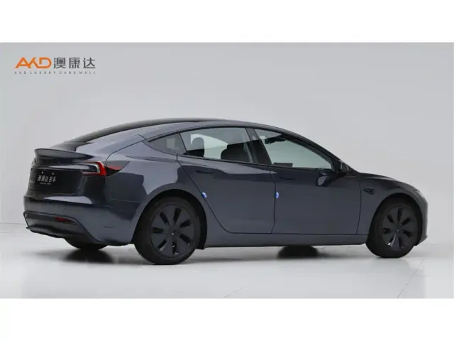 Tesla Model 3 — Фото автомобиля 3