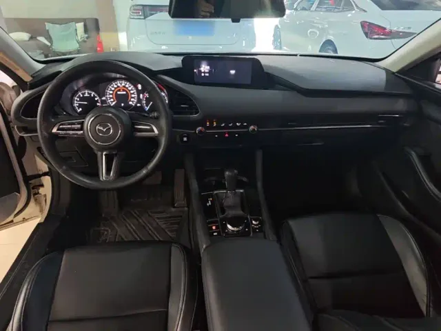Mazda Axela — Фото автомобиля 9