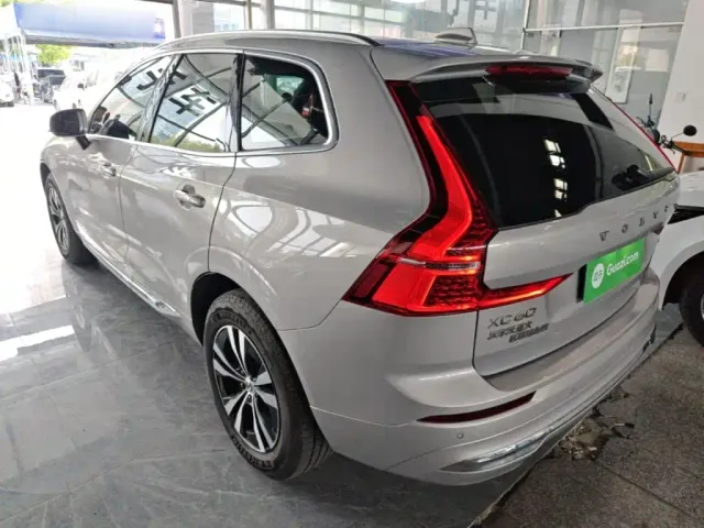 Volvo XC60 — Фото автомобиля 4