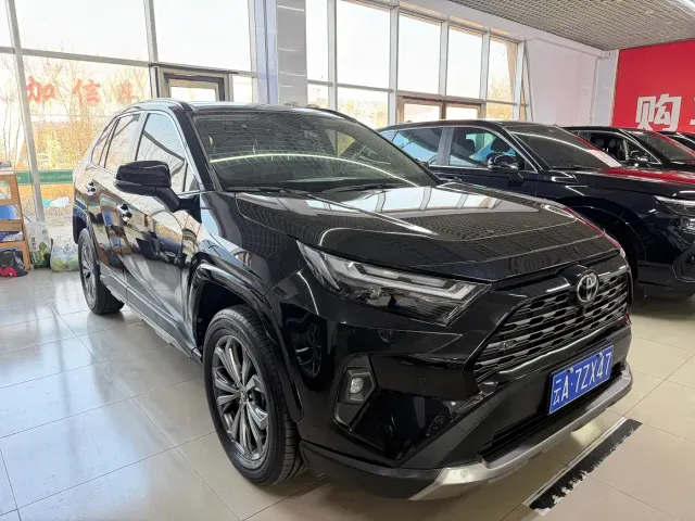 Toyota RAV4 — Фото автомобиля 3