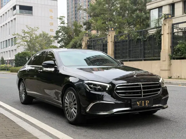 Mercedes-Benz E-Class — Фото автомобиля 3