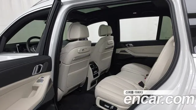 BMW X7 — Фото автомобиля 24