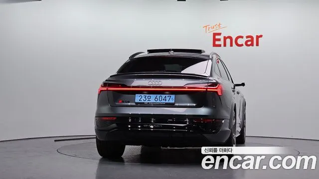 Audi SQ8 e-tron — Фото автомобиля 4