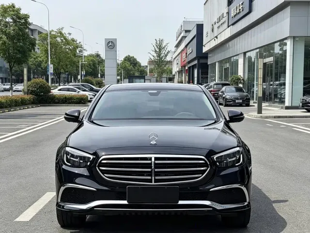 Mercedes-Benz E-Class — Фото автомобиля 3