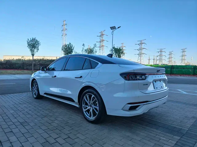 Ford Mondeo — Фото автомобиля 7