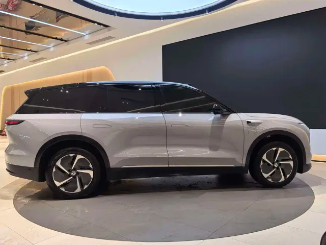 Nio ES8 — Фото автомобиля 8