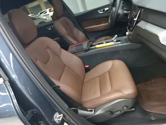Volvo XC60 — Фото автомобиля 24