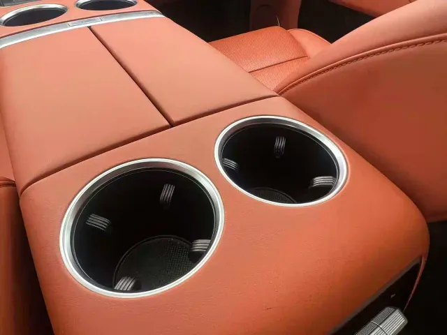 Li Auto L8 — Фото автомобиля 7