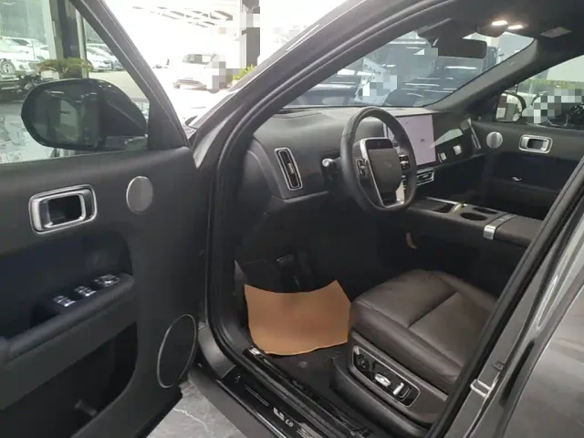 Li Auto L8 — Фото автомобиля 15