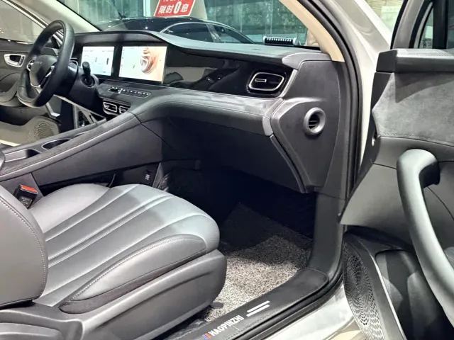 Roewe D7 — Фото автомобиля 15