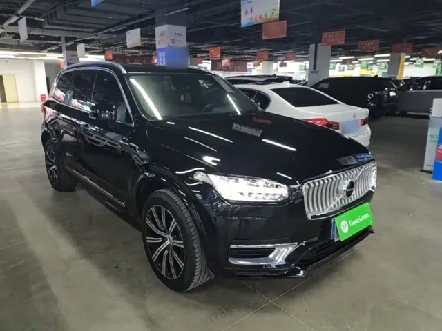 Volvo XC90 — Фото автомобиля 3