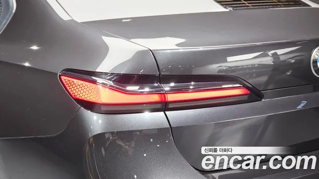 BMW 7 Series G70 — Фото автомобиля 8