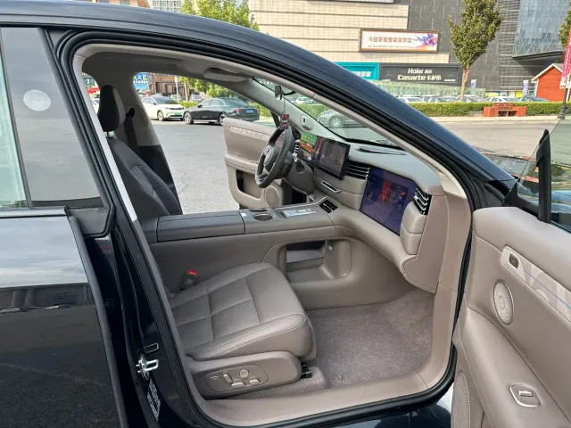 IM Motors LS6 — Фото автомобиля 15