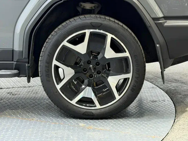 iCAR iCAR V27 2026 200KM AWD Falcon 500 — Фото автомобиля 9