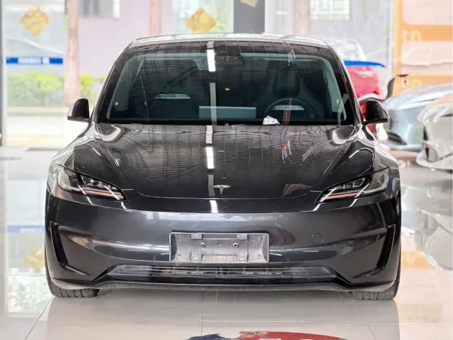 Tesla Model 3 — Фото автомобиля 2
