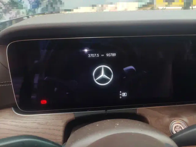 Mercedes-Benz E-Class — Фото автомобиля 4