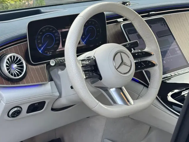 Mercedes-Benz EQE SUV — Фото автомобиля 8
