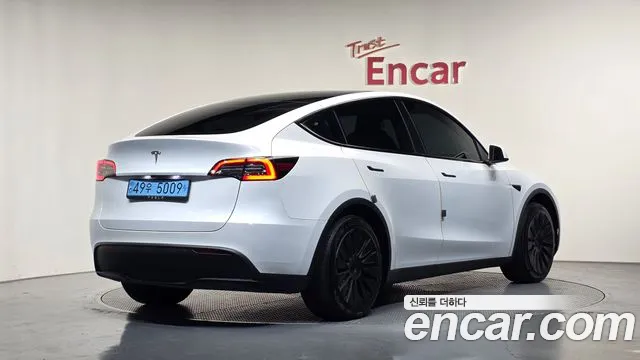 Tesla Model Y — Фото автомобиля 2