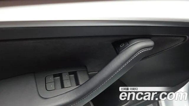 Tesla Model 3 — Фото автомобиля 28