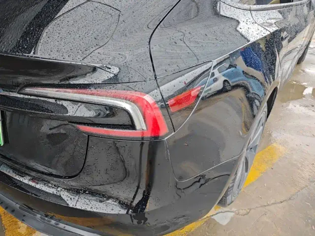 Tesla Model 3 — Фото автомобиля 7