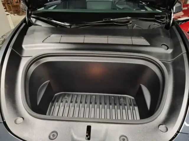 Tesla Model Y — Фото автомобиля 19