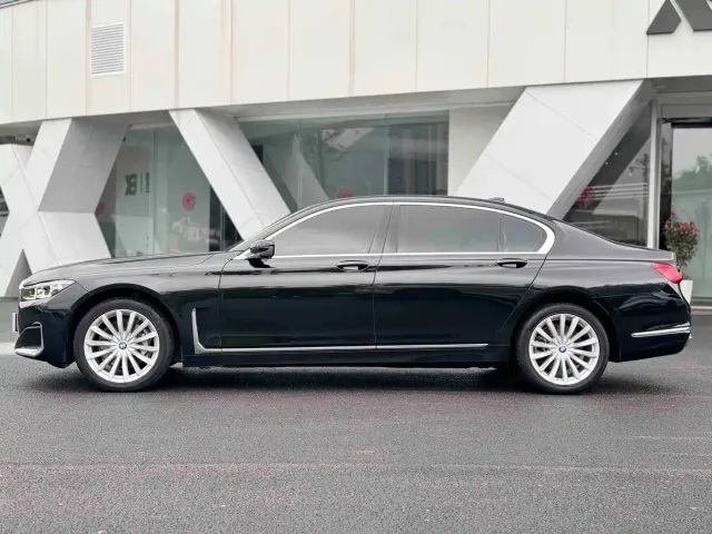 BMW 7 Series — Фото автомобиля 4