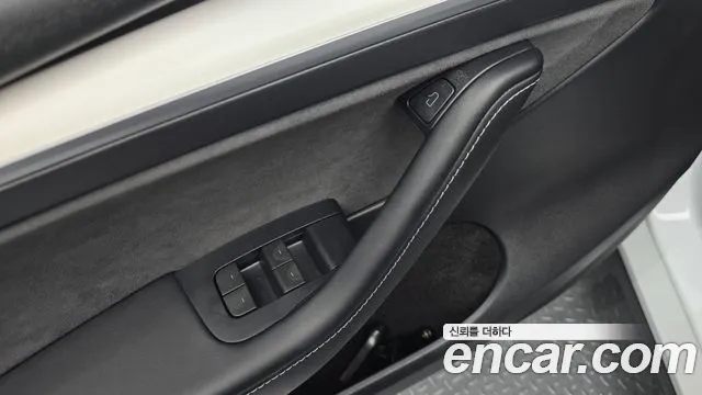 Tesla Model Y — Фото автомобиля 21