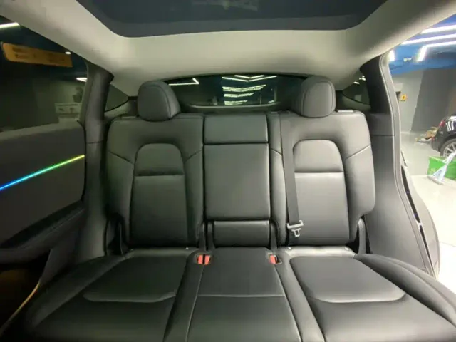 Tesla Model Y — Фото автомобиля 24